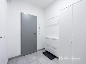 Pronájem bytu 2+kk, Praha - Kyje, Za černým mostem, 37 m2