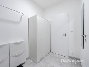 Pronájem bytu 2+kk, Praha - Kyje, Za černým mostem, 37 m2