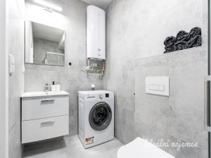 Pronájem bytu 2+kk, Praha - Kyje, Za černým mostem, 37 m2