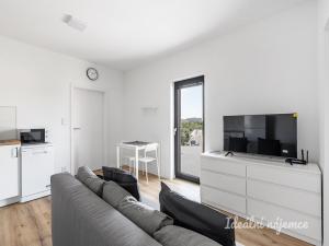 Pronájem bytu 2+kk, Praha - Kyje, Za černým mostem, 37 m2