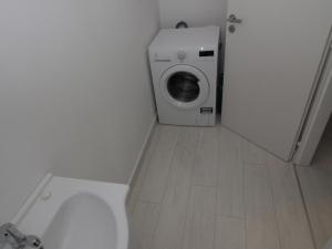 Pronájem bytu 2+1, Dolní Břežany, Pražská, 68 m2
