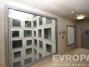 Pronájem bytu 1+kk, Praha - Košíře, Hlaváčkova, 33 m2
