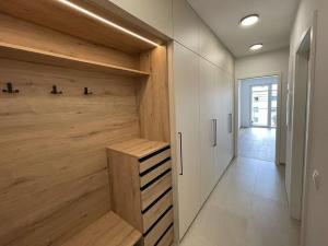 Pronájem bytu 2+kk, Praha - Horní Měcholupy, Milánská, 55 m2