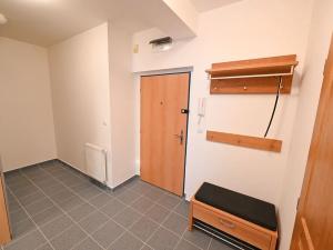 Pronájem bytu 1+kk, Praha - Řeporyje, Wiesenthalova, 61 m2