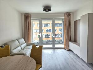 Pronájem bytu 2+kk, Praha - Hloubětín, Domalípova, 59 m2