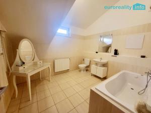 Prodej atypického bytu, Beroun - Beroun-Město, V Zahradách, 85 m2