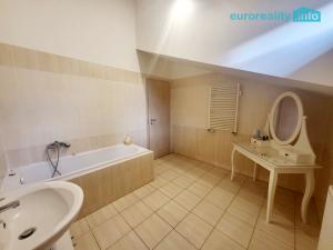 Prodej atypického bytu, Beroun - Beroun-Město, V Zahradách, 85 m2