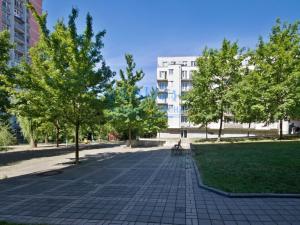 Pronájem garážového stání, Praha - Strašnice, Názovská, 15 m2