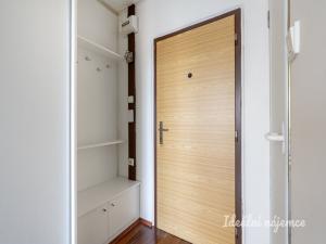 Pronájem bytu 2+kk, Praha - Horní Měcholupy, Nad přehradou, 44 m2