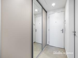 Pronájem bytu 1+kk, Praha - Hloubětín, Domalípova, 32 m2