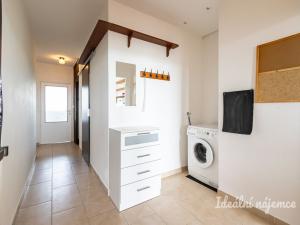 Pronájem bytu 3+kk, Praha - Petrovice, Frostova, 70 m2