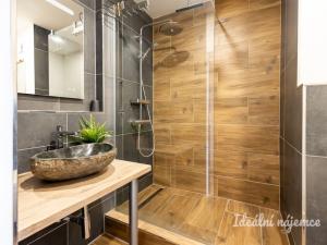 Pronájem bytu 3+kk, Praha - Petrovice, Frostova, 70 m2