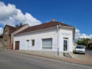 Pronájem obchodního prostoru, Králův Dvůr - Počaply, Tyršova, 50 m2
