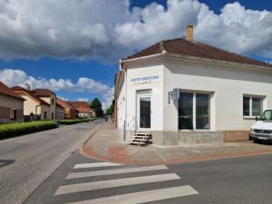 Pronájem obchodního prostoru, Králův Dvůr - Počaply, Tyršova, 50 m2