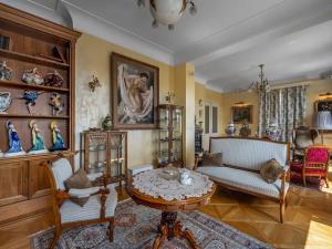 Pronájem bytu 3+1, Praha - Malá Strana, U lužického semináře, 150 m2