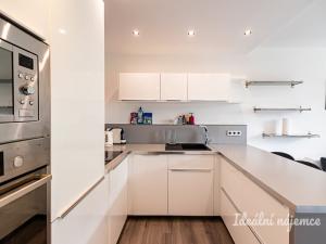 Pronájem bytu 2+kk, Praha - Letňany, Kopřivnická, 42 m2