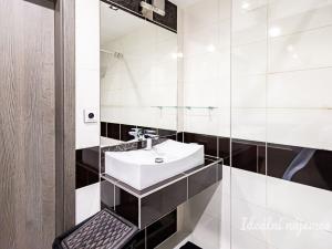 Pronájem bytu 2+kk, Praha - Letňany, Kopřivnická, 42 m2