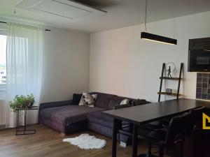 Pronájem bytu 2+kk, Praha - Uhříněves, K Netlukám, 57 m2
