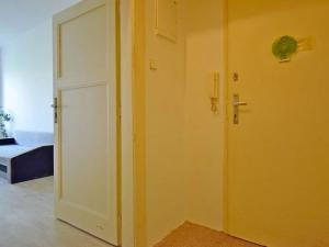 Pronájem bytu 1+kk, Praha - Vršovice, Přípotoční, 25 m2