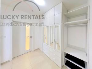 Pronájem bytu 1+kk, Praha - Hloubětín, Za černým mostem, 32 m2