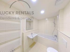 Pronájem bytu 1+kk, Praha - Hloubětín, Za černým mostem, 32 m2