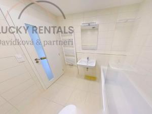 Pronájem bytu 1+kk, Praha - Hloubětín, Za černým mostem, 32 m2