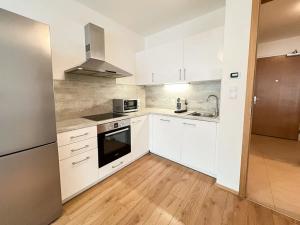 Pronájem bytu 2+kk, Praha - Holešovice, Komunardů, 65 m2