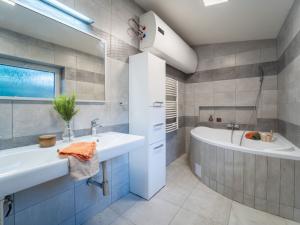 Prodej rodinného domu, Doubravčice, V olšinách, 182 m2