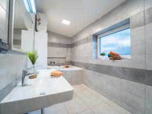 Prodej rodinného domu, Doubravčice, V olšinách, 182 m2