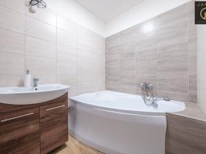 Pronájem bytu 3+1, Kladno, Jerevanská, 70 m2