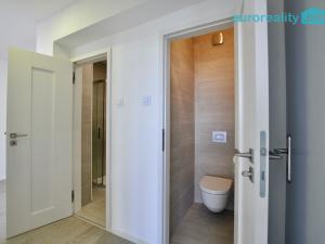 Pronájem bytu 2+kk, Praha - Troja, Na Šutce, 56 m2