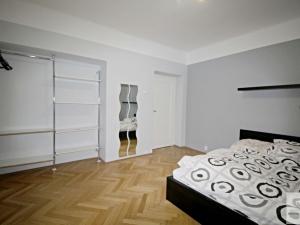 Prodej bytu 4+1, Karlovy Vary, Kosmonautů, 91 m2