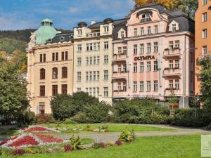 Pronájem obchodního prostoru, Karlovy Vary, Divadelní náměstí, 200 m2