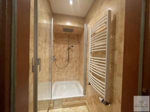 Pronájem obchodního prostoru, Karlovy Vary, Divadelní náměstí, 200 m2