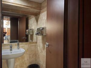 Pronájem obchodního prostoru, Karlovy Vary, Divadelní náměstí, 200 m2