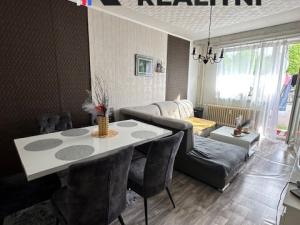 Prodej bytu 3+1, Rotava, Sídliště, 67 m2
