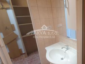 Pronájem bytu 1+kk, Plzeň - Doubravka, Na Kovárně, 21 m2
