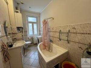 Prodej bytu 4+1, Karlovy Vary, Bulharská, 125 m2