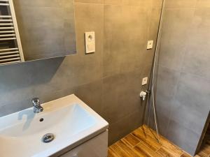Prodej bytu 3+1, Praha - Zbraslav, Svépomoci, 85 m2