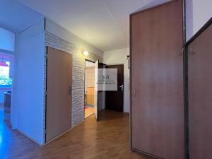 Pronájem bytu 2+1, Karlovy Vary, Úvalská, 60 m2