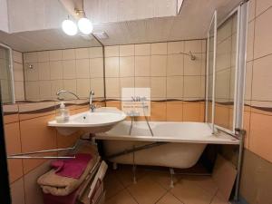Pronájem bytu 2+1, Karlovy Vary, Úvalská, 60 m2