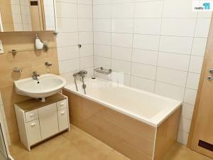 Pronájem bytu 2+kk, Vochov, 68 m2