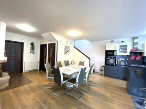 Pronájem rodinného domu, Klecany, Na vršku, 140 m2
