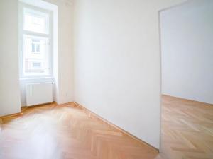 Pronájem bytu 2+kk, Praha - Bubeneč, Sochařská, 60 m2