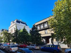 Pronájem bytu 2+kk, Praha - Bubeneč, Sochařská, 60 m2