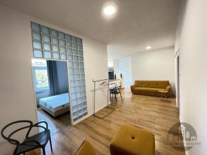 Pronájem bytu 2+kk, Praha - Holešovice, Na Maninách, 54 m2