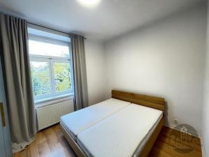 Pronájem bytu 2+kk, Praha - Holešovice, Na Maninách, 54 m2