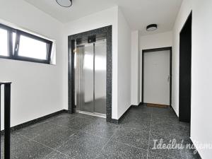 Pronájem bytu 1+kk, Brno - Židenice, Škrochova, 33 m2