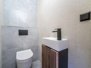 Prodej bytu 3+kk, Jesenice, Mezi Domy, 81 m2