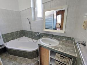 Pronájem bytu 2+1, Tábor, Čsl. armády, 55 m2